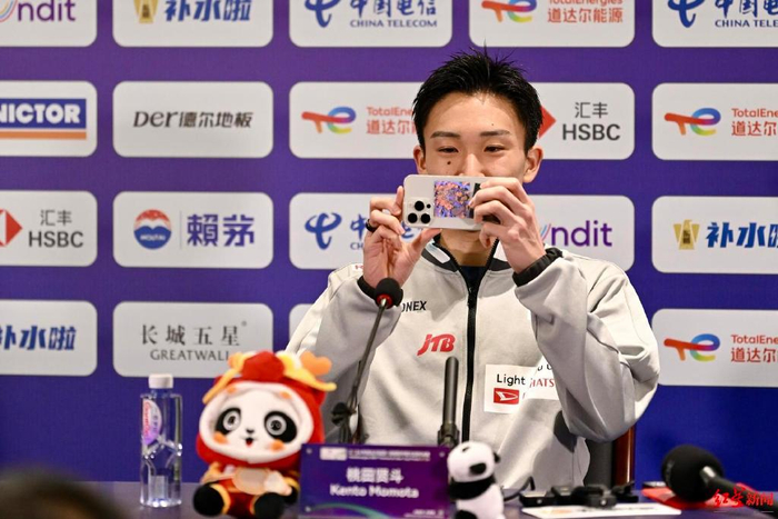发布会上的桃田贤斗