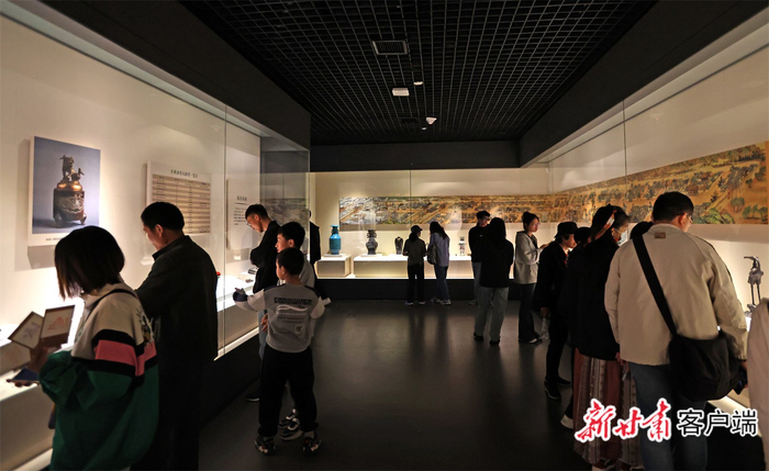 “五一”假期天水市博物馆等地热度空前。本组图片均由新甘肃·甘肃日报记者 田蹊 摄