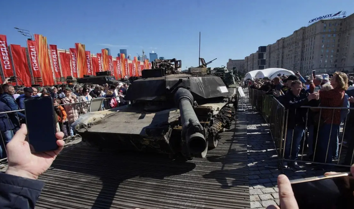 ▲这场展览中的“明星展品”当属美制“艾布拉姆斯”坦克