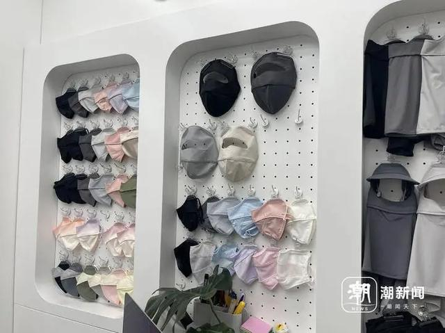 董薇店铺中的“脸基尼”。张苗 摄