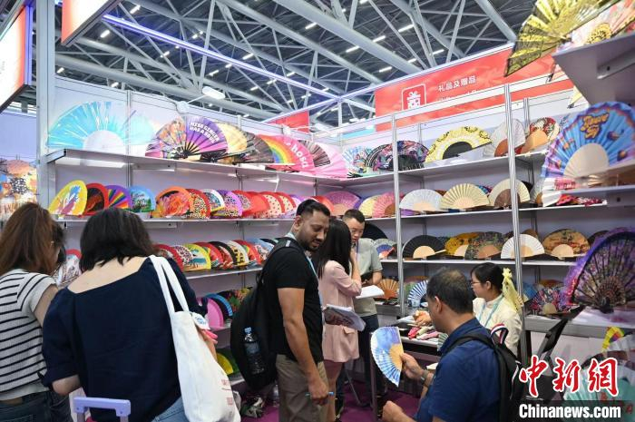 广交会观察:中国风"潮品"服饰持续"出圈"