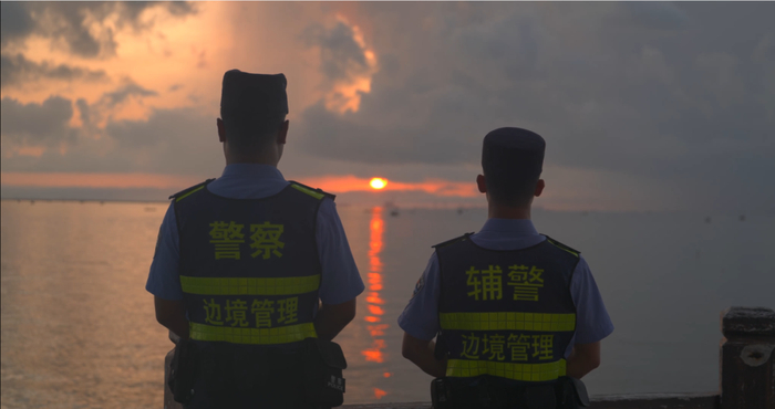 值守沿海一线。（李赋嘉 摄）