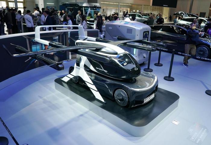   这是2024年4月30日在北京车展上拍摄的一款复合翼三体式飞行汽车。新华社记者 张晨霖 摄