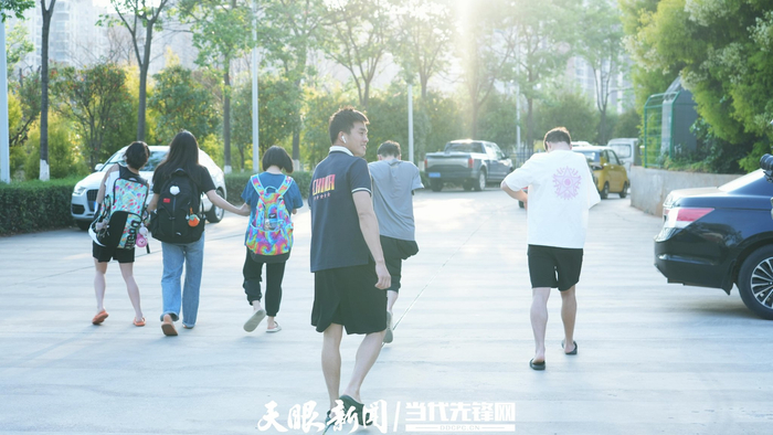 ▲中国残疾人游泳队贵州籍运动员训练结束后。贵州日报天眼新闻记者 陈祖嘉 摄