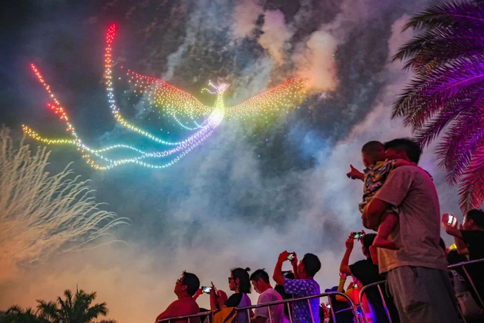 5月1日晚，三亚·亚特兰蒂斯六周年特别活动——山海奇遇庆典大秀上演。王程龙 摄