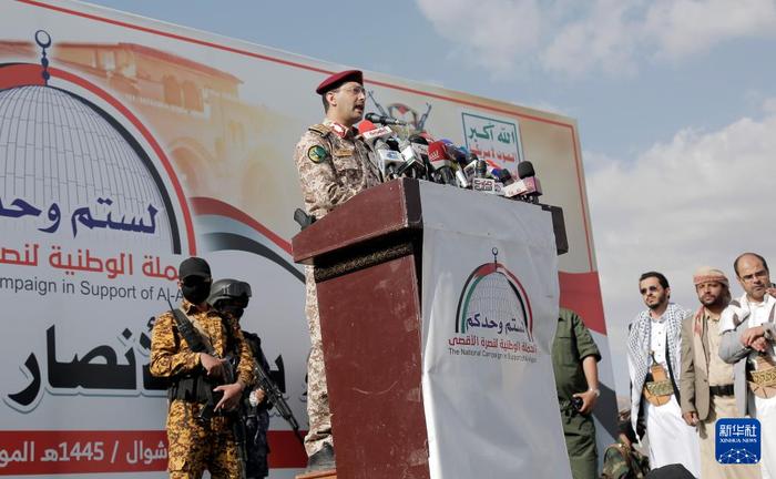   5月3日，也门胡塞武装发言人叶海亚·萨雷亚在萨那举行的一个集会上讲话。 新华社发（穆罕穆德·穆罕穆德摄）