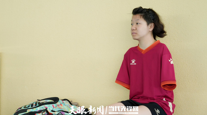 ▲正在等待训练开始的何聖羔。贵州日报天眼新闻记者 陈祖嘉 摄