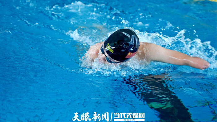 ▲杨洪正在训练。贵州日报天眼新闻记者 陈祖嘉 摄