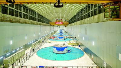 白鹤滩水电站的发电机组。