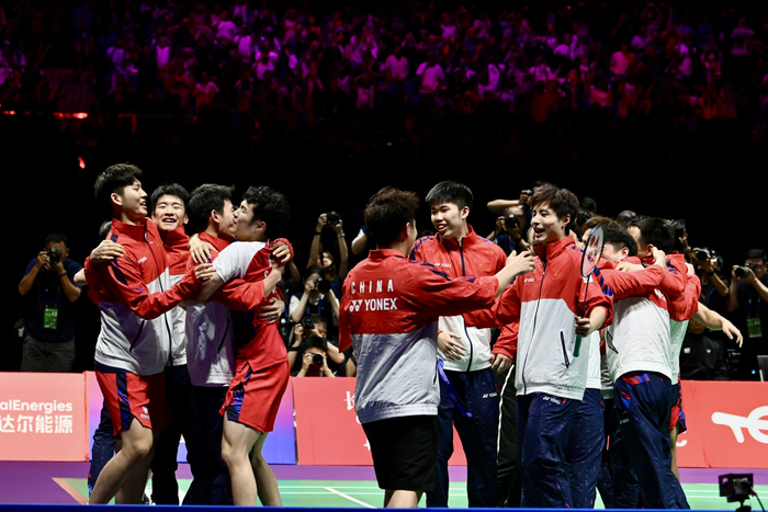 中国队庆祝夺冠