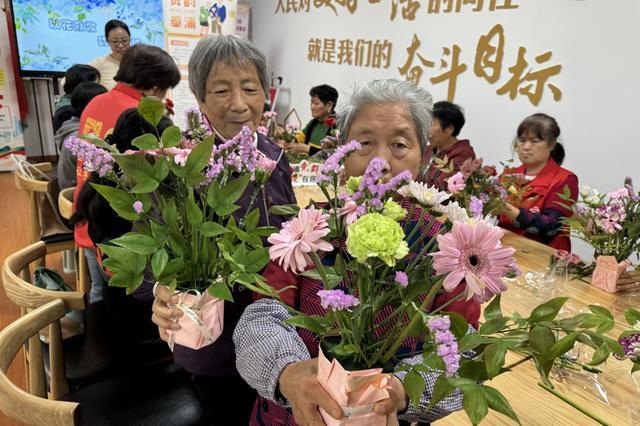 幸福像花儿一样，奉浦街道开启一场以插花为名的双向奔赴！