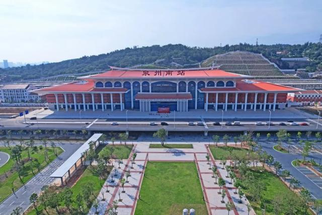 　　东兴市站VS东兴站