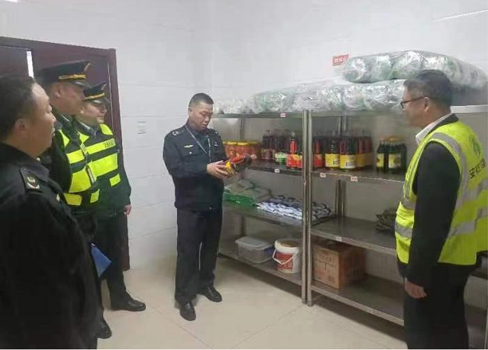 安徽省定远县市场监管局全力筑牢“五一”食品安全防线