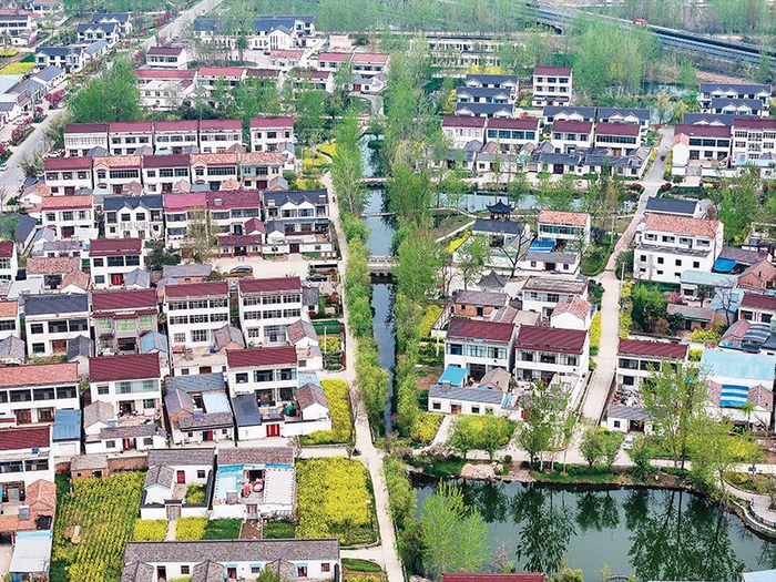 江苏省宿迁市宿城区耿车镇刘圩村景色（2024 年 4 月 9 日摄） 季春鹏摄 / 本刊