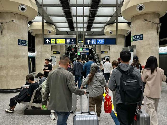 记者实测北京地铁十分钟内同站进出退票，不同支付方式流程有差异