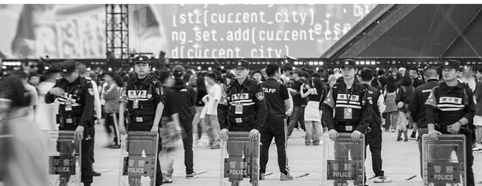 合肥电音节超“嗨”，警方全力保障。胡永钜/摄