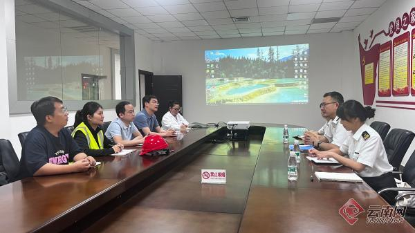 海关关员到安琪酵母（德宏）有限公司开展AEO培育。