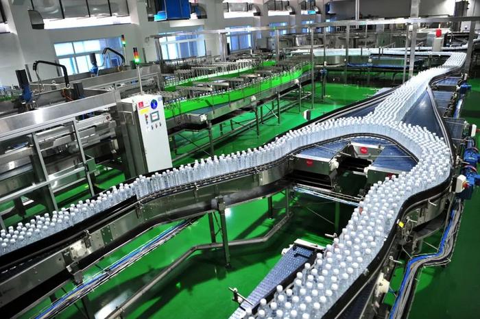 娃哈哈公司自动化生产流水线。来源：视觉中国