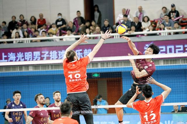 上海男排"十七冠"庆功会,沈琼双喜临门,直言新角色"比打决赛还紧张"