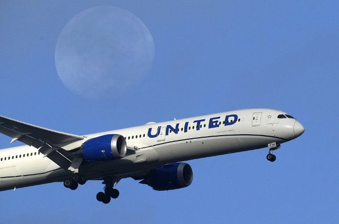 　　一架美国联合航空公司的波音787在飞行途中 资料图（视觉中国）