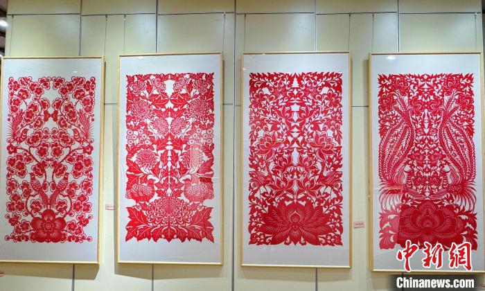  《四季花鸟吉祥图》剪纸作品。杨静摄
