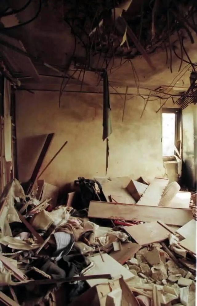 这是新华社常驻贝尔格莱德分社女记者邵云环同志遇难的房间。新华社记者 黄文 摄