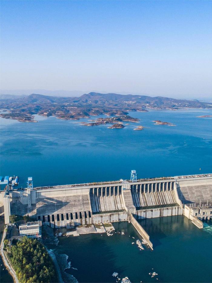 南水北调中线控制性工程丹江口水库大坝(湖北日报全媒记者 柯皓 摄)