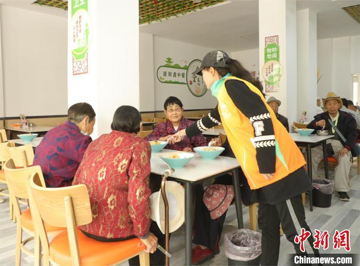 昆玉市首个社区食堂开业。肖倩 摄