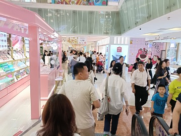 金光华广场客流 财联社记者摄