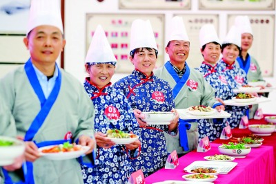 宋市村举办厨艺大赛，弘扬乡村美食文化。王树成摄/光明图片