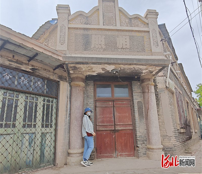 4月30日，游客在冀州老街历史文化街区内游玩。 河北日报记者史晓多摄