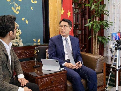 驻哥伦比亚大使朱京阳接受彭博新闻社专访