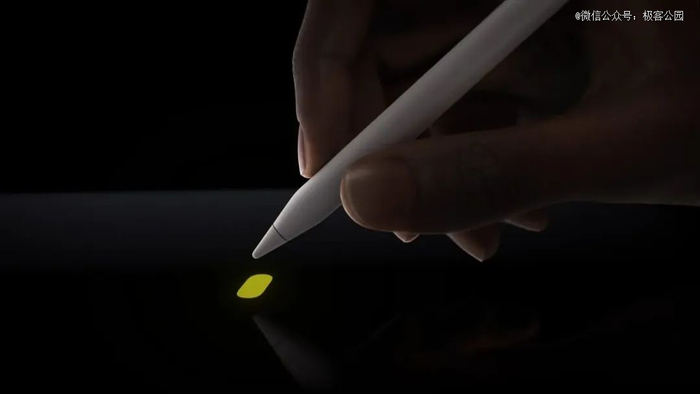 ApplePencilPro增加了传感器，能完成旋转控制等功能|图片来源：Apple