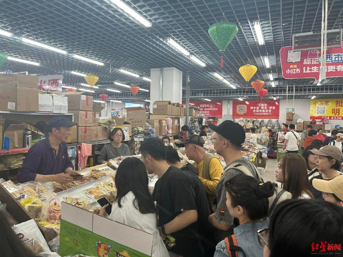 ▲西市场卖鱼干的李叔摊位