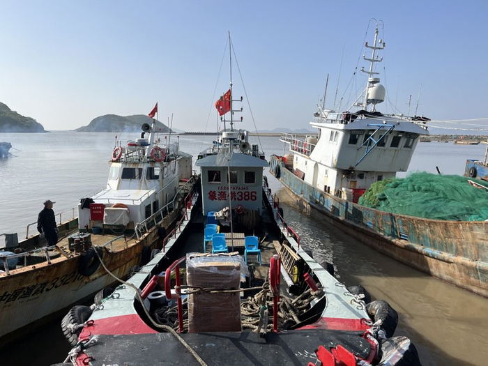 渔政船驶离象山码头，刘畅 摄