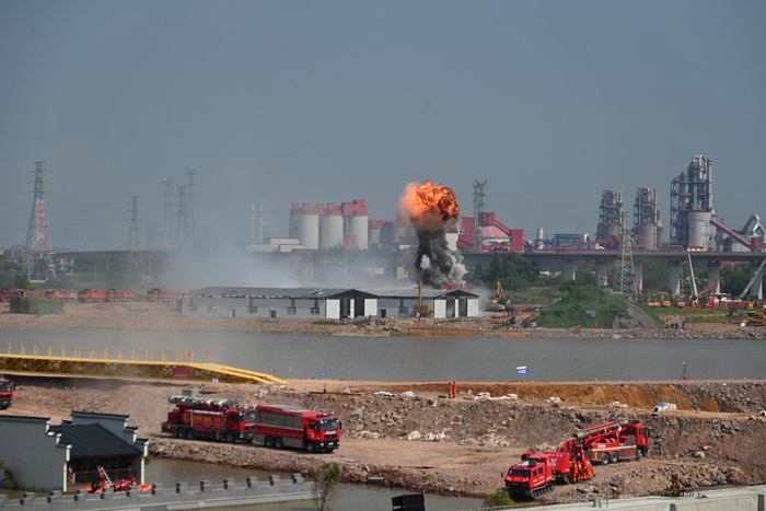 ▲演习模拟严重内涝致高温熔铸企业发生爆炸