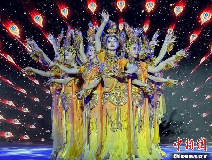 图为甘肃演艺集团歌舞剧院表演的舞蹈《金光千佛》。(资料图)戴文昌 摄
