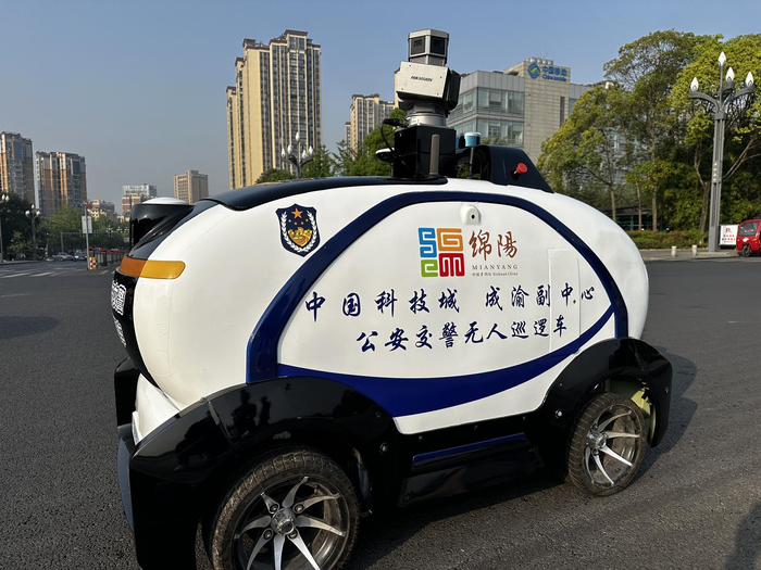 ▲无人巡逻车 图据绵阳公安