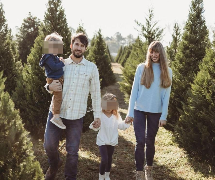 ▲卢克纳斯和家人