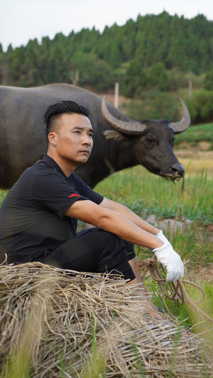 黄伟摄短视频的出镜资料图。图片来自本人