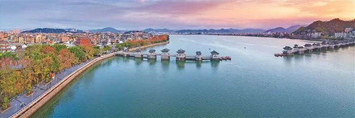 秀水长清的韩江上，启闭式的广济桥独具特色。潮宣供图