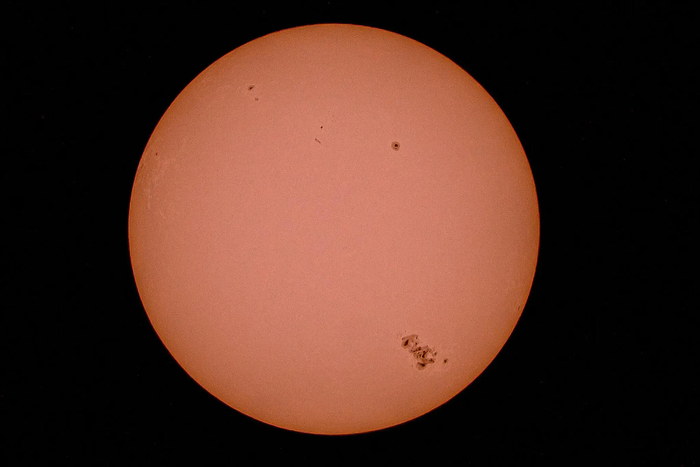 ▲太阳黑子群AR3664（右下角）