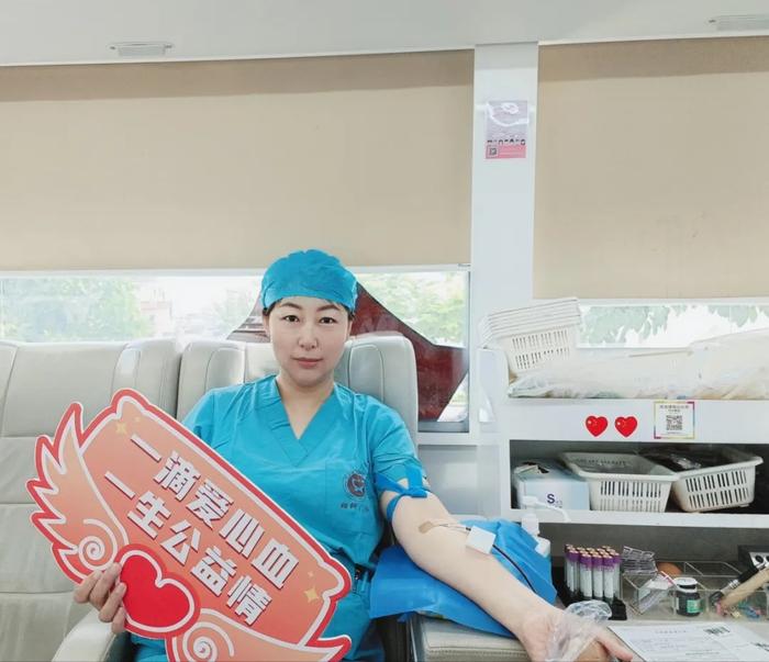 朱晓明参加献血活动（图片来源：健康中山）