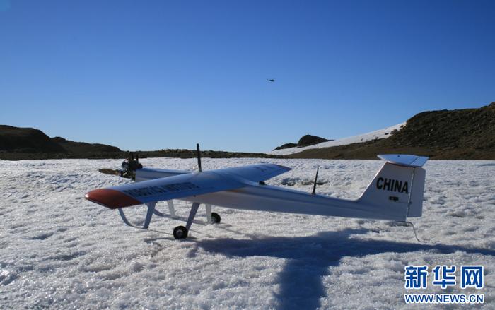 2007年12月中国南极第一架无人机 摄影：艾松涛（受访者供图）