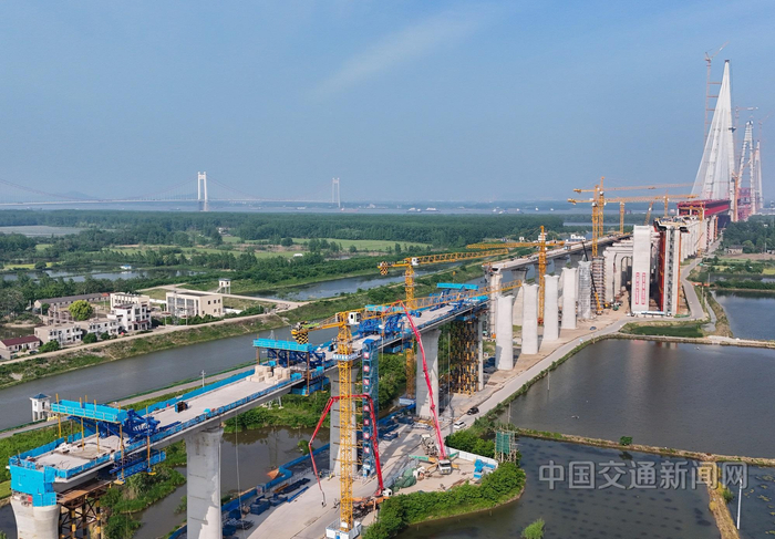 近日,在安徽省马鞍山市郑蒲港新区姥下河村建设现场,随着最后一方