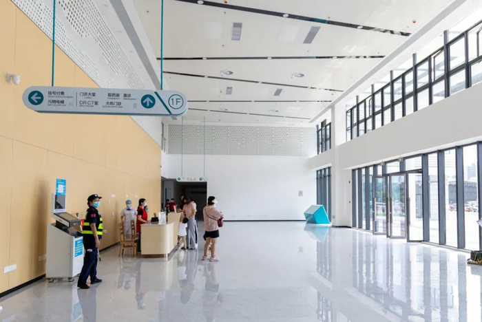 敞亮的新院大厅。梁冠贤/摄