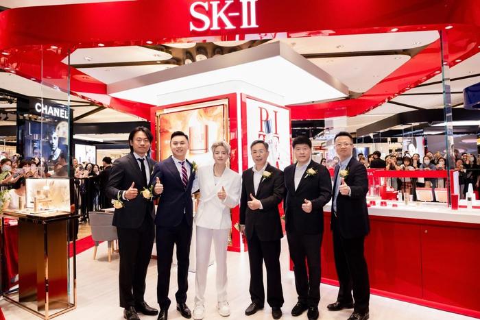 SK-II上海新世界专柜携MMS体验升级亮相，特邀用户享肌龄焕变、本真绽放