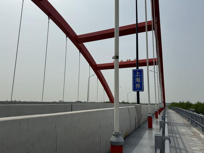   新修建的“新胜大桥”。新华社记者郑生竹 摄