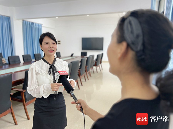 张庆妮接受采访。记者 莫壮青 摄