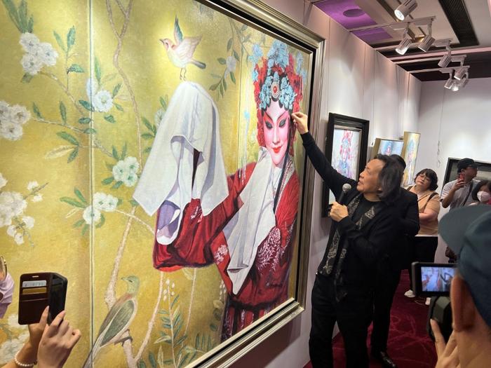 现场展出了王其钧教授京剧油画系列的巨幅代表作